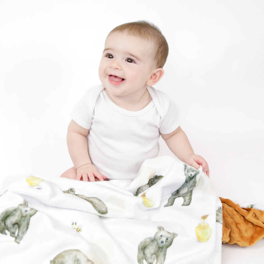 Couverture bébé et son doudou ours personnalisé cadeau de naissance tissu  minky bleu pastel douillette blanche